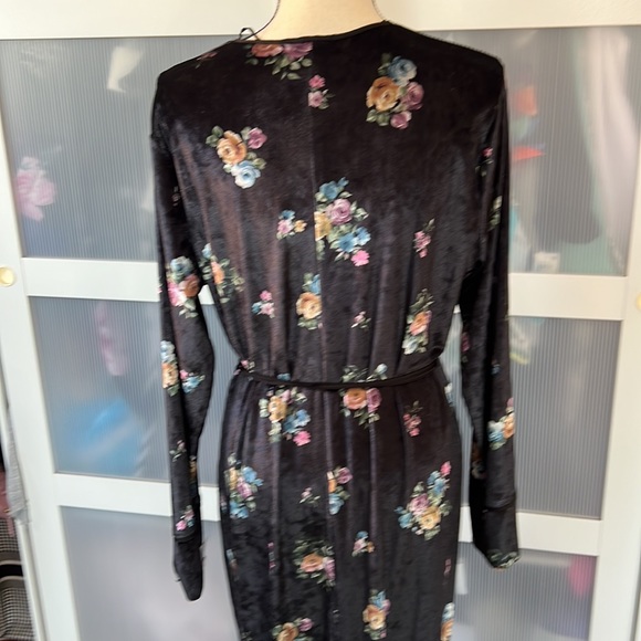 Zara Black Velvet Flower Maxi Wrap Kimono Dress Size Large NWT - Picture 6 of 8